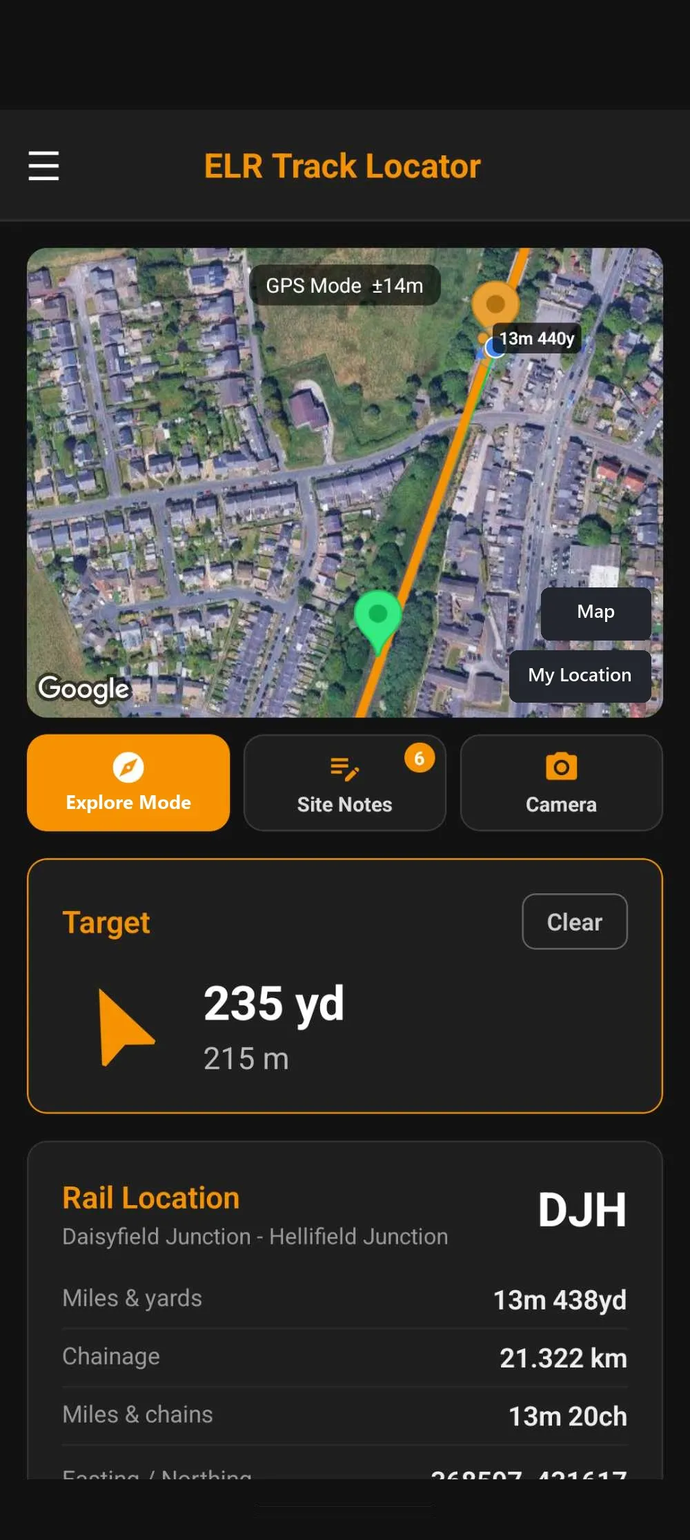 Target mode: a green target marker on the map, with an arrow and the distance to walk counting down below it.